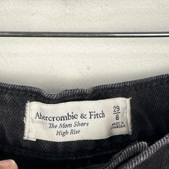 Abercrombie and Fitch Black High Rise Denim Mom Short Women’s Sz 29 - Picture 8 of 8